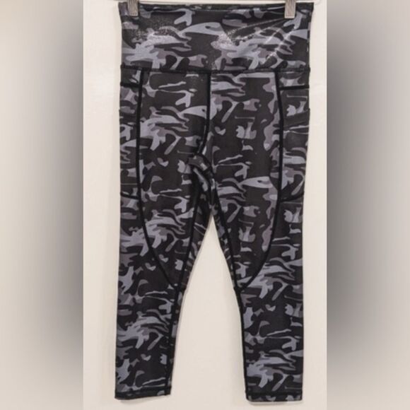 ZYIA Light n Tight Crop Leggings - Picture 5 of 9